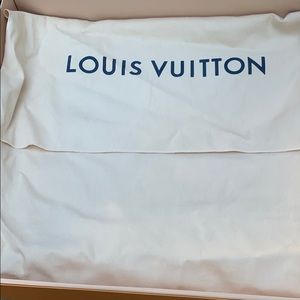 Authentic LV Box w duster included